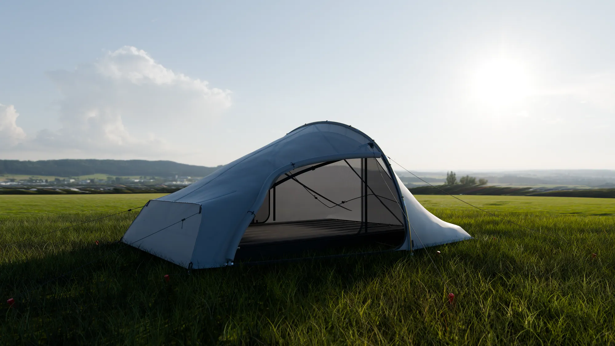 JÖRD 2 porte ouverte dans l'herbe, soleil rasant